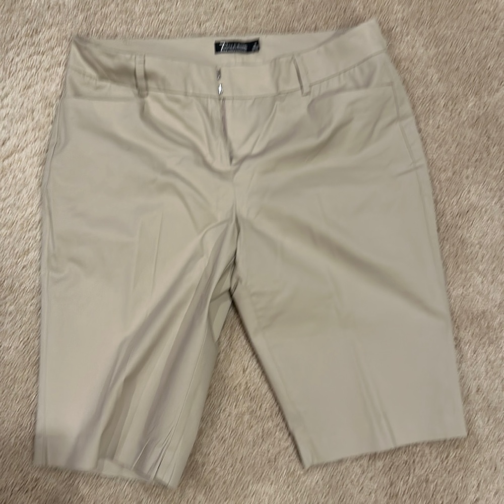 New York and co tan shorts sz 10